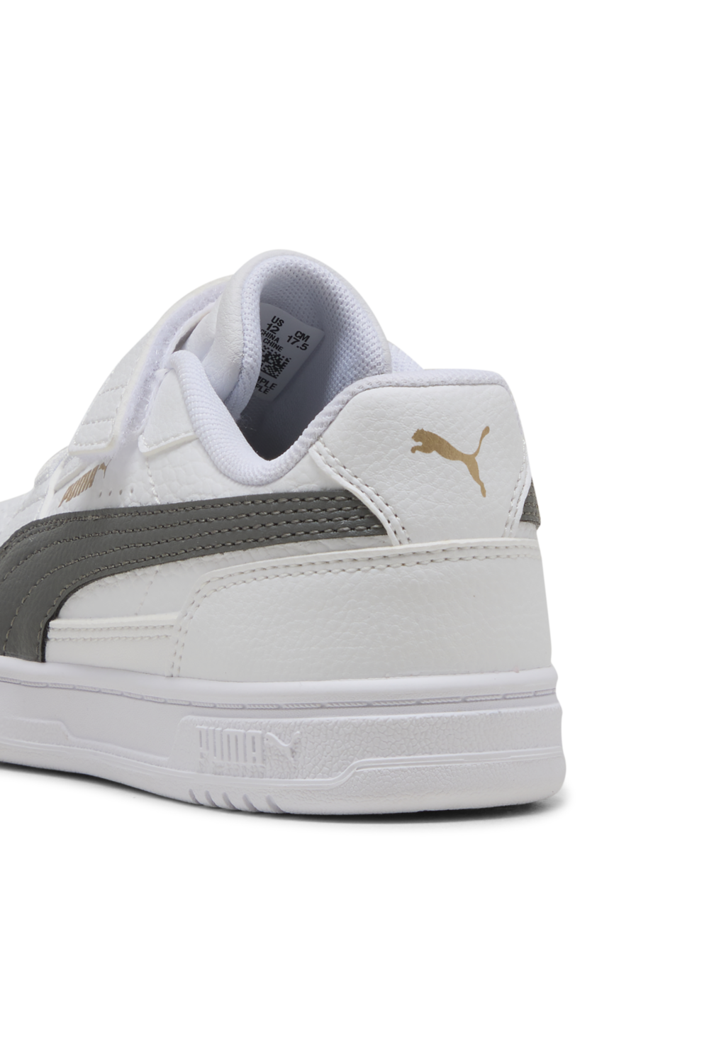 תמונת פנים של נעלי סניקרס