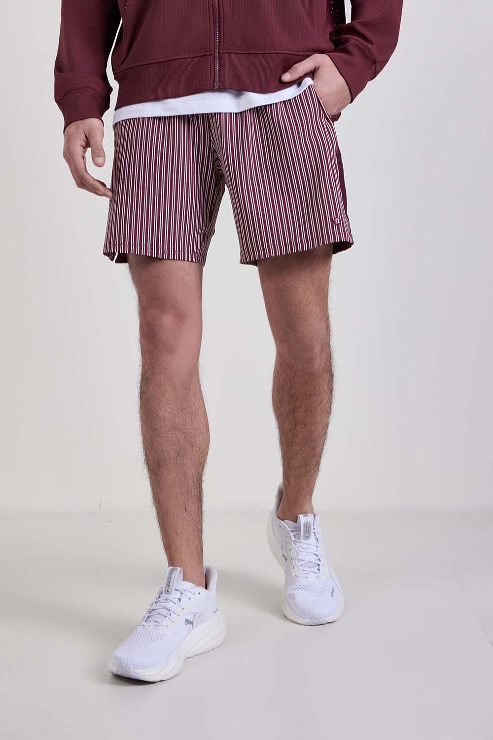 תמונת דוגמן קידמית של Mesh-Panelled Tennis Short 7''