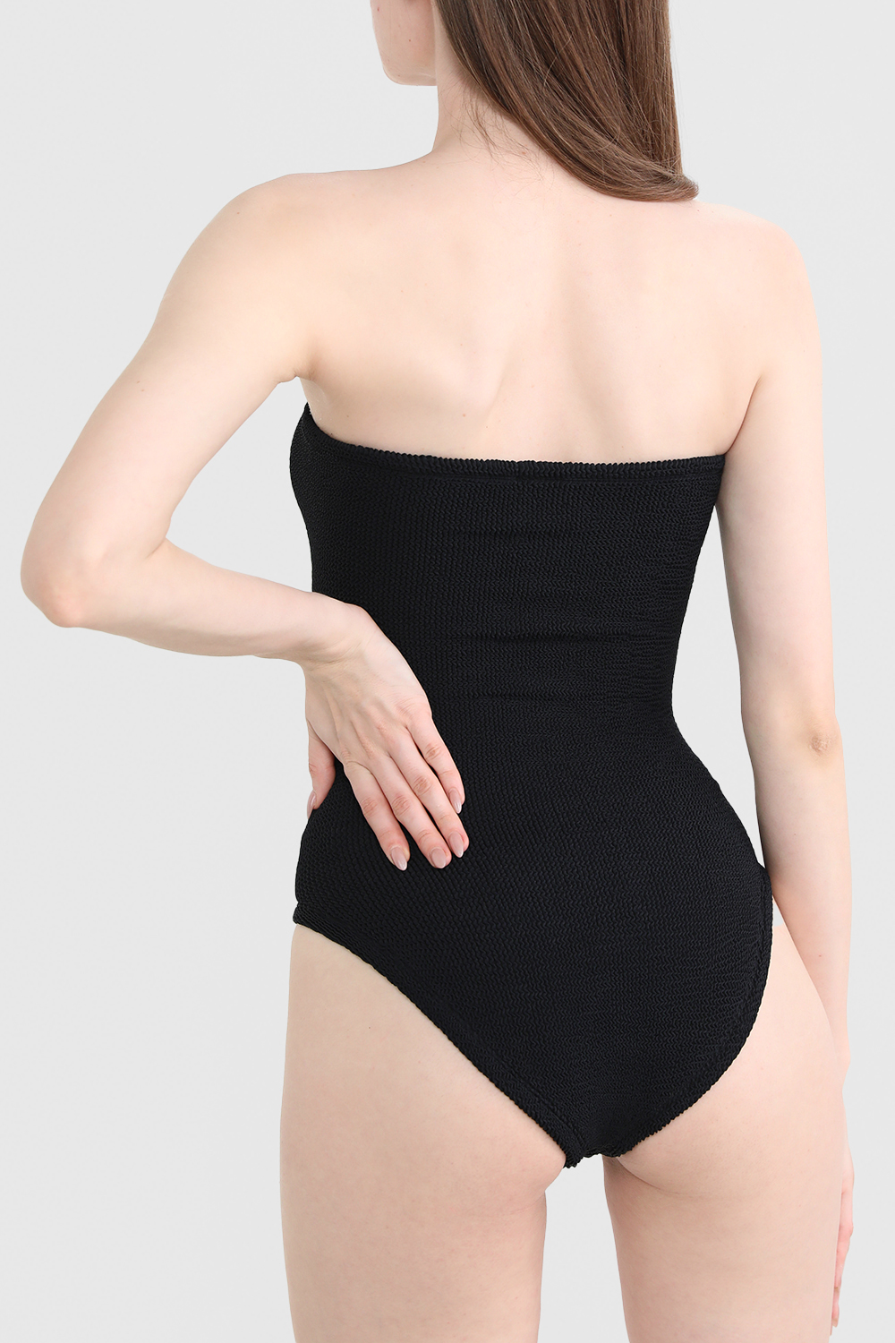 תמונת דוגמן אחורית של בגד ים שלם סטרפלס