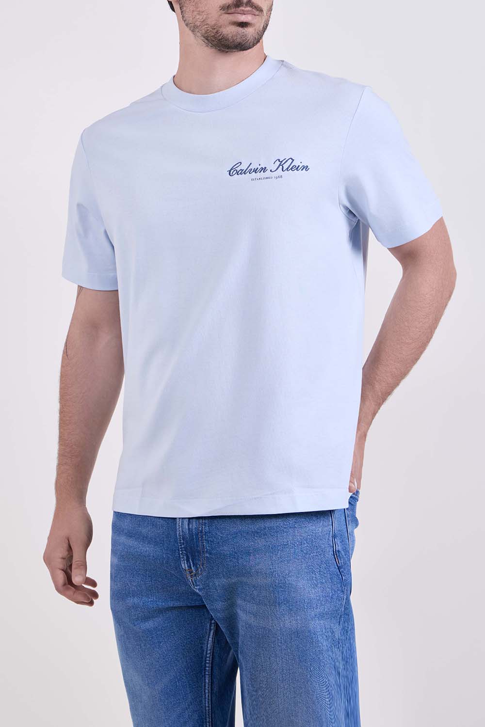 תמונת דוגמן קידמית של חולצת טי