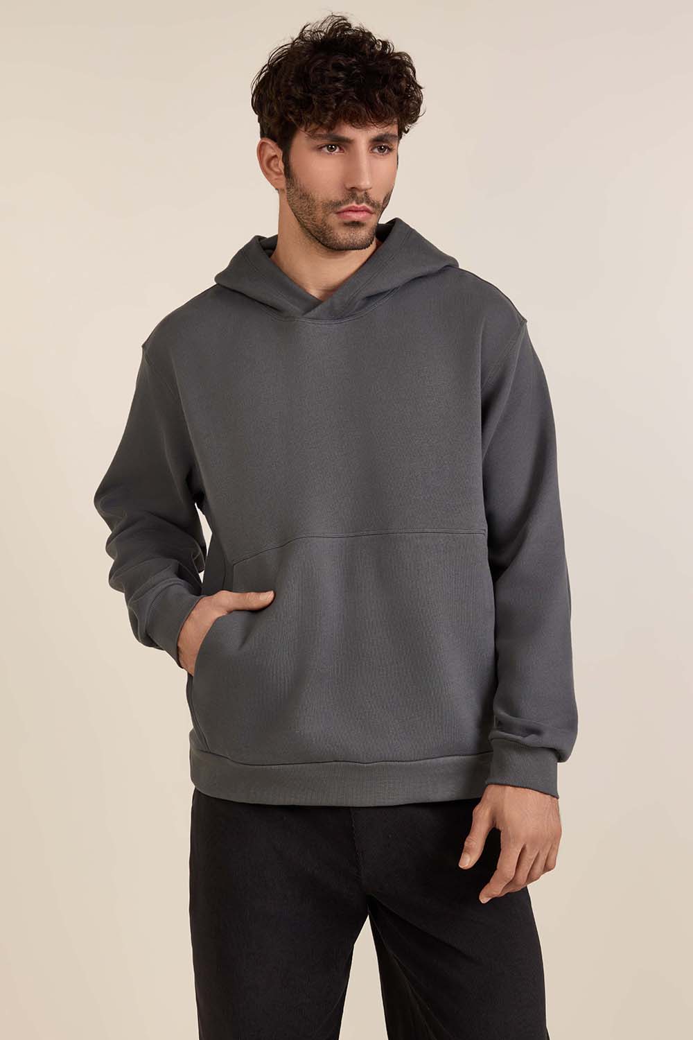 תמונת דוגמן קידמית של Steady State Pullover Hoodie