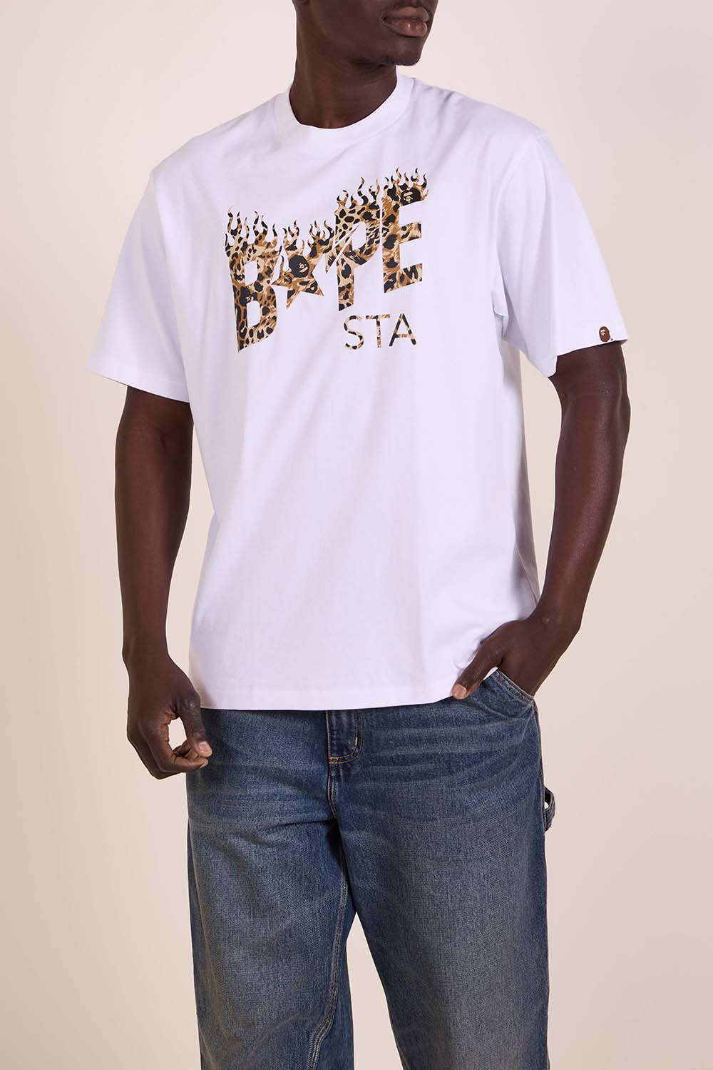 תמונת דוגמן קידמית של חולצת טי