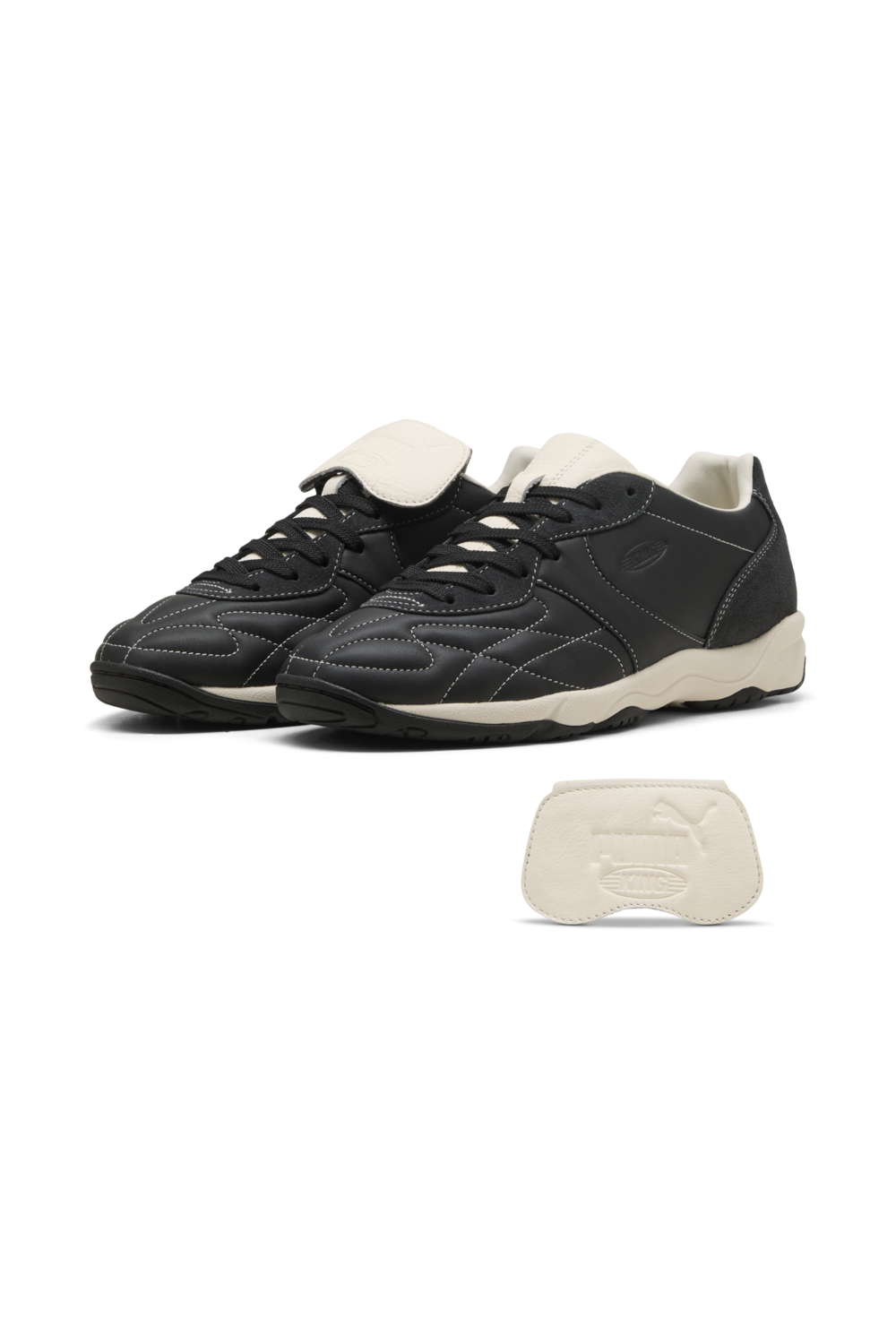 תמונת תקריב של נעלי סניקרס