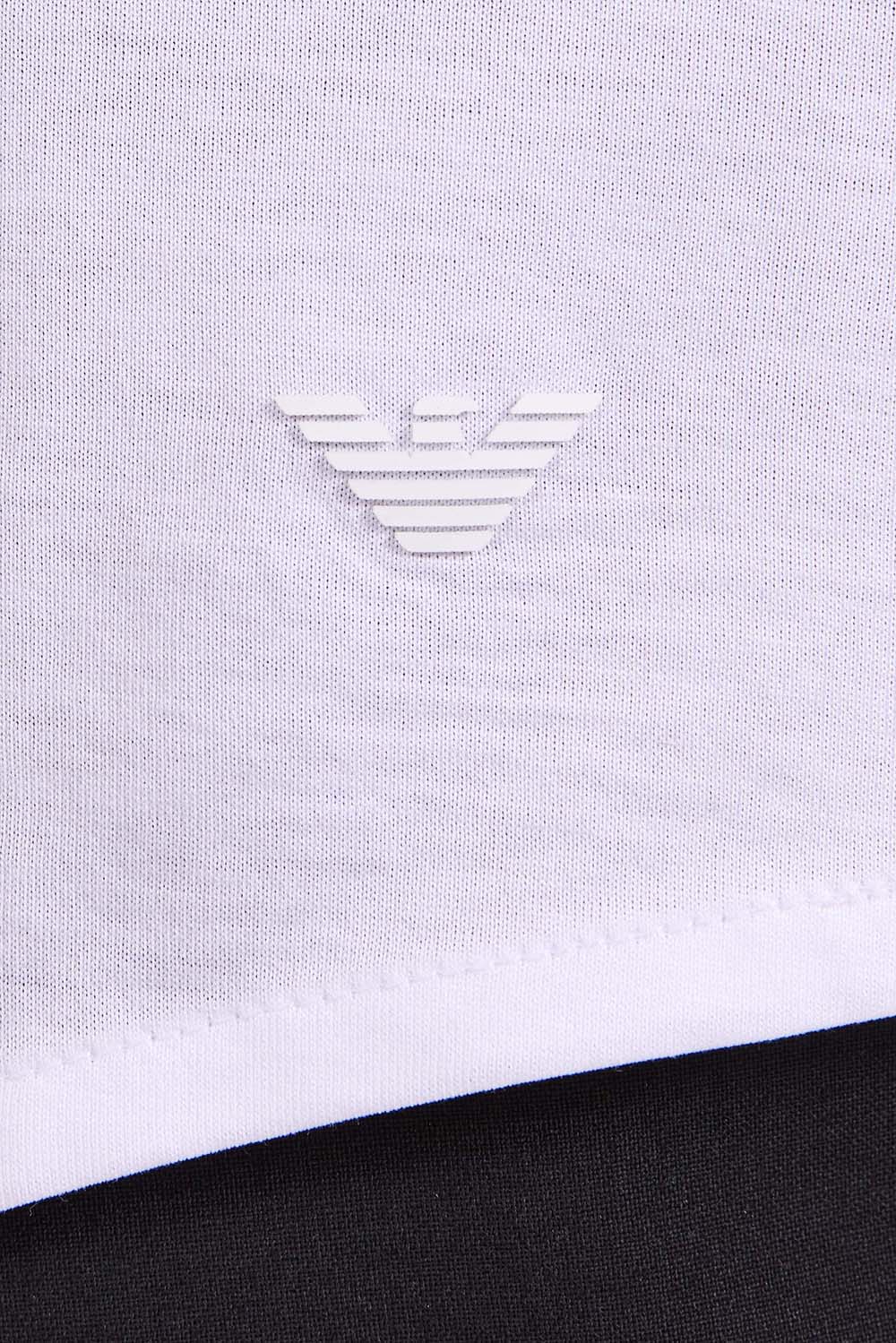 תמונת תקריב דוגמן של חולצת כפתורים