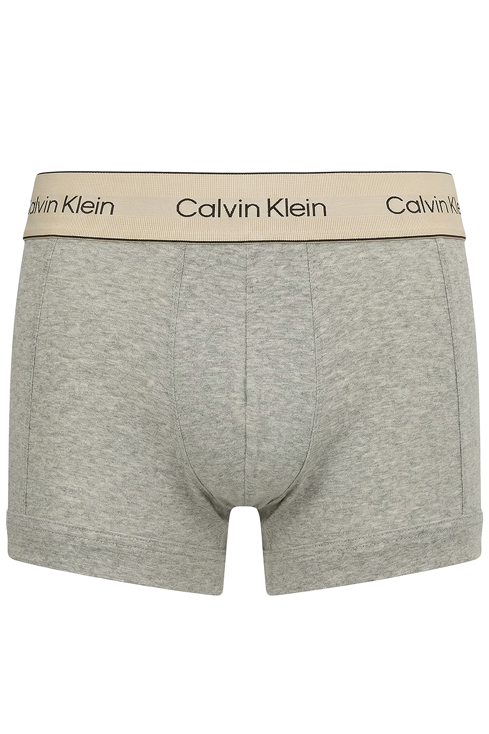 תמונת תקריב של מארז שלושה תחתוני טראנק