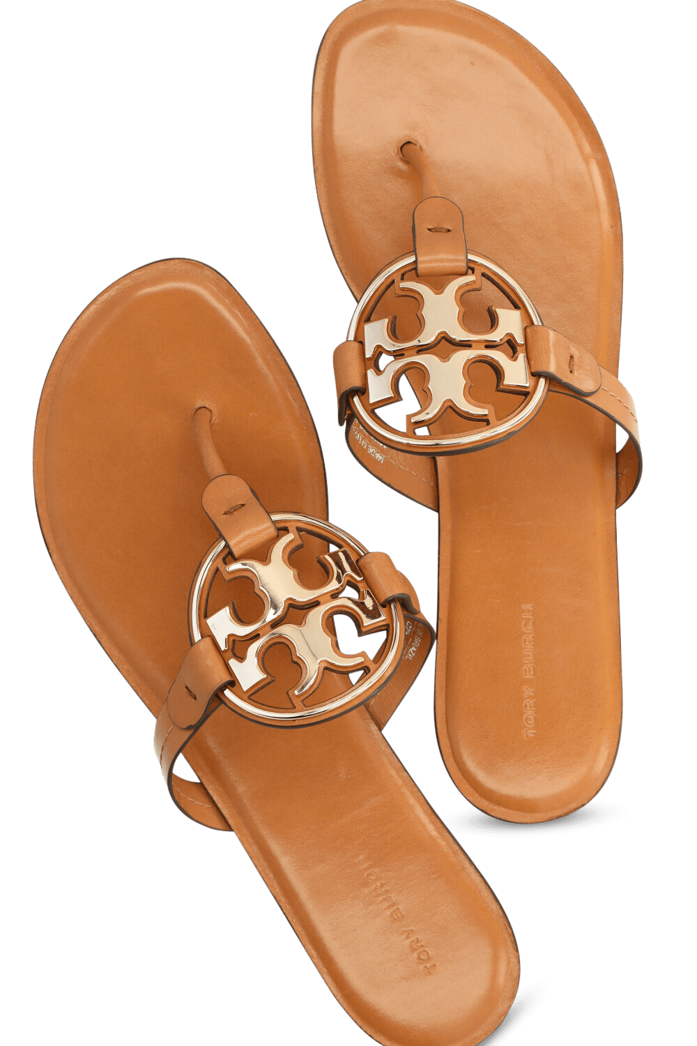 תמונת פנים של סנדלי מילר מעור מטאלי