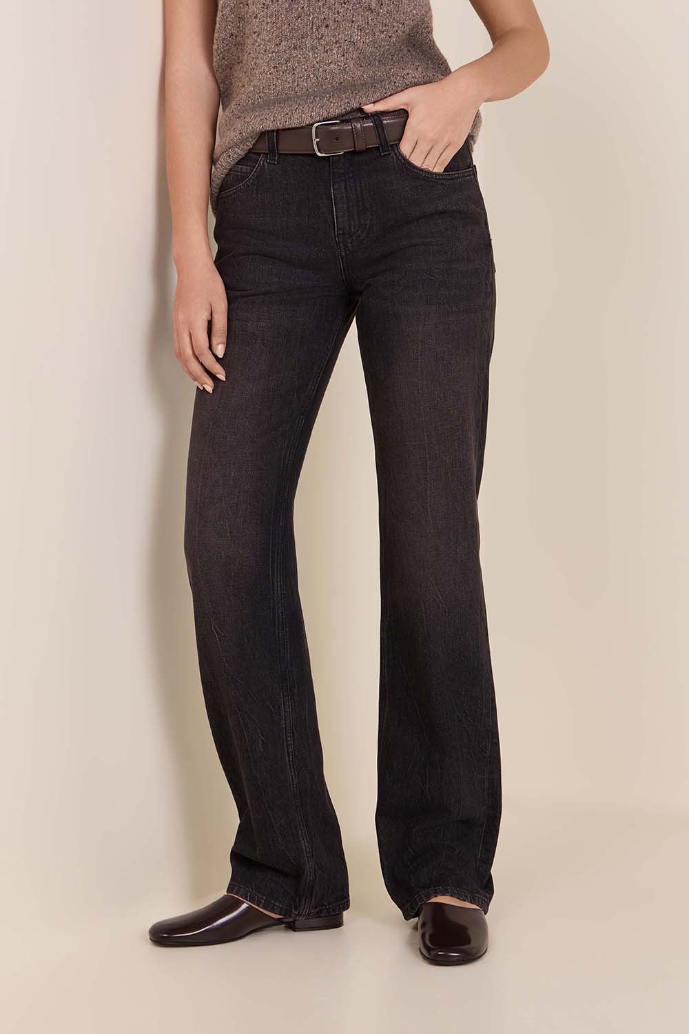 תמונת דוגמן קידמית של מכנסי ג'ינס קרלייל בגזרה ישרה