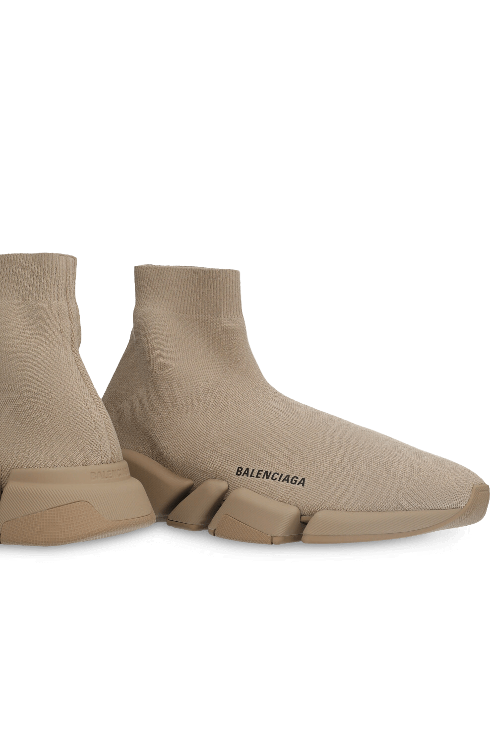 תמונת תקריב של נעלי סניקרס ספיד 2.0