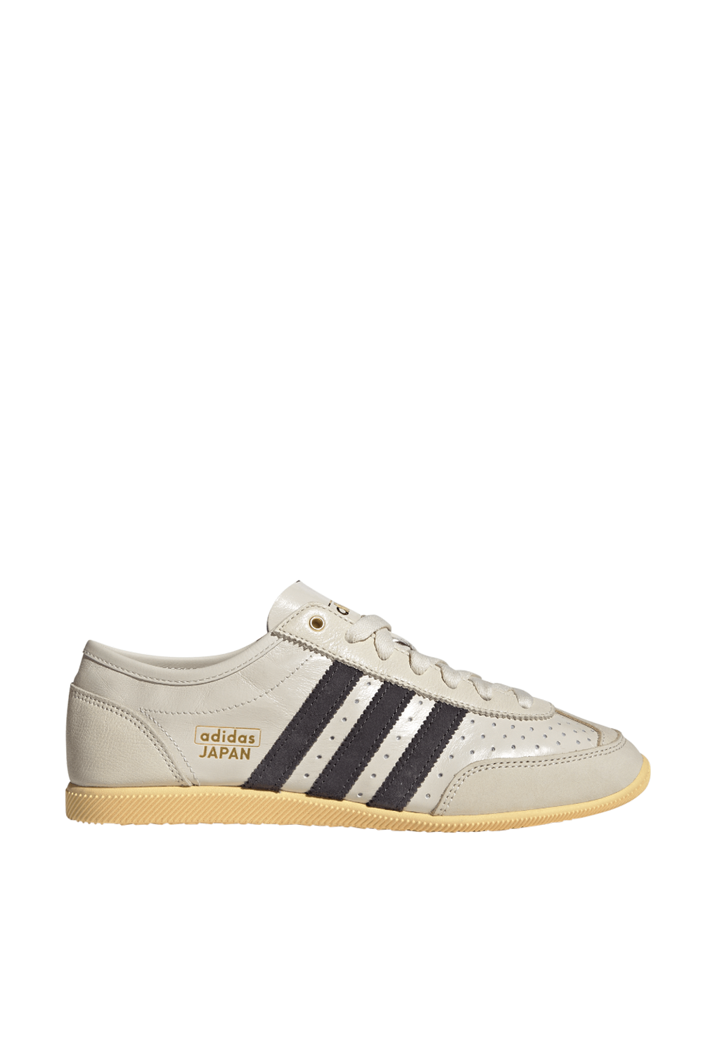 תמונה קידמית של נעלי סניקרס יפן