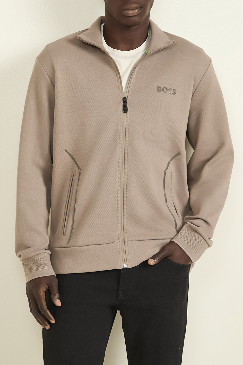 תמונת דוגמן קידמית של סווטשירט עם רוכסן