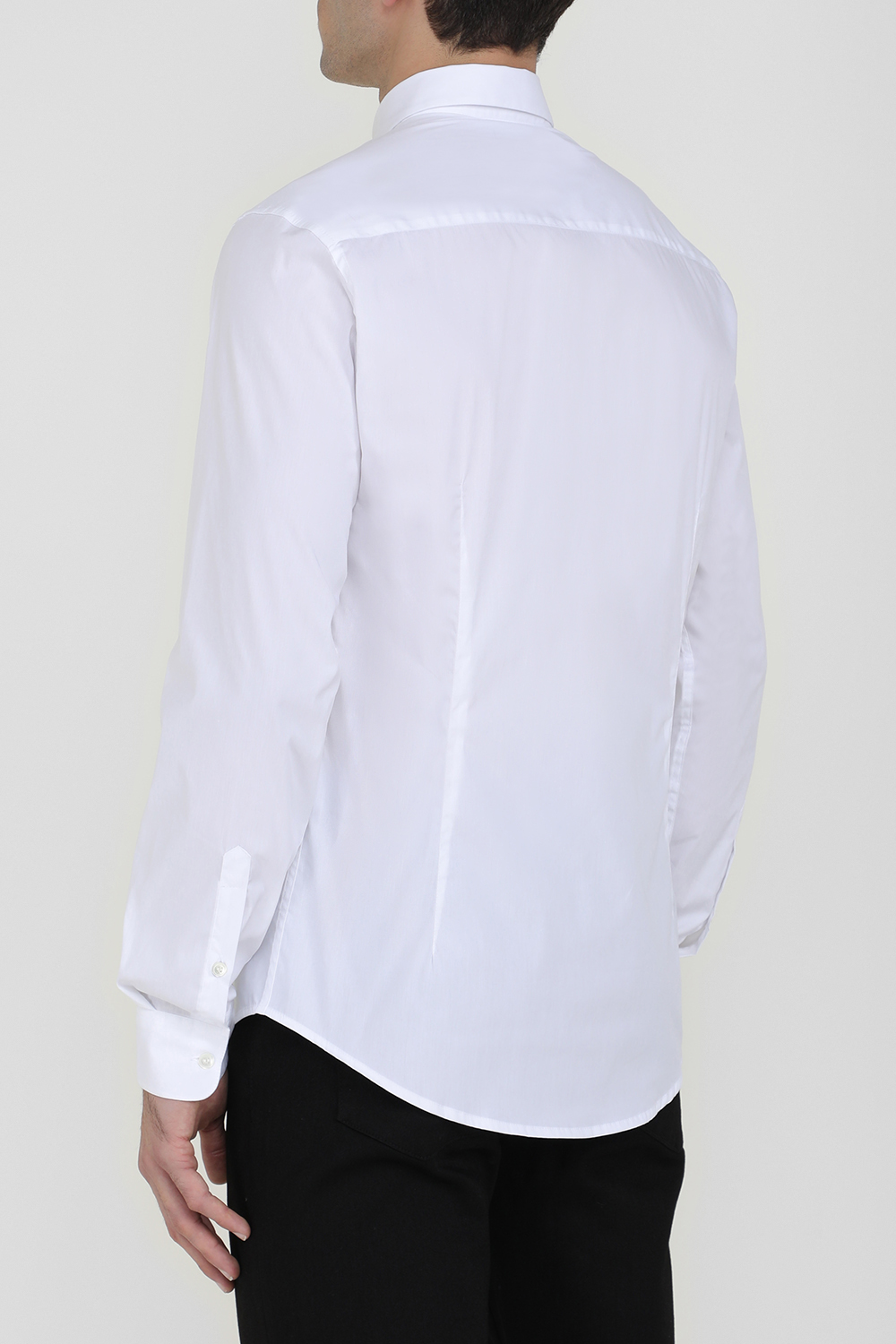 תמונת דוגמן אחורית של חולצה מכופתרת