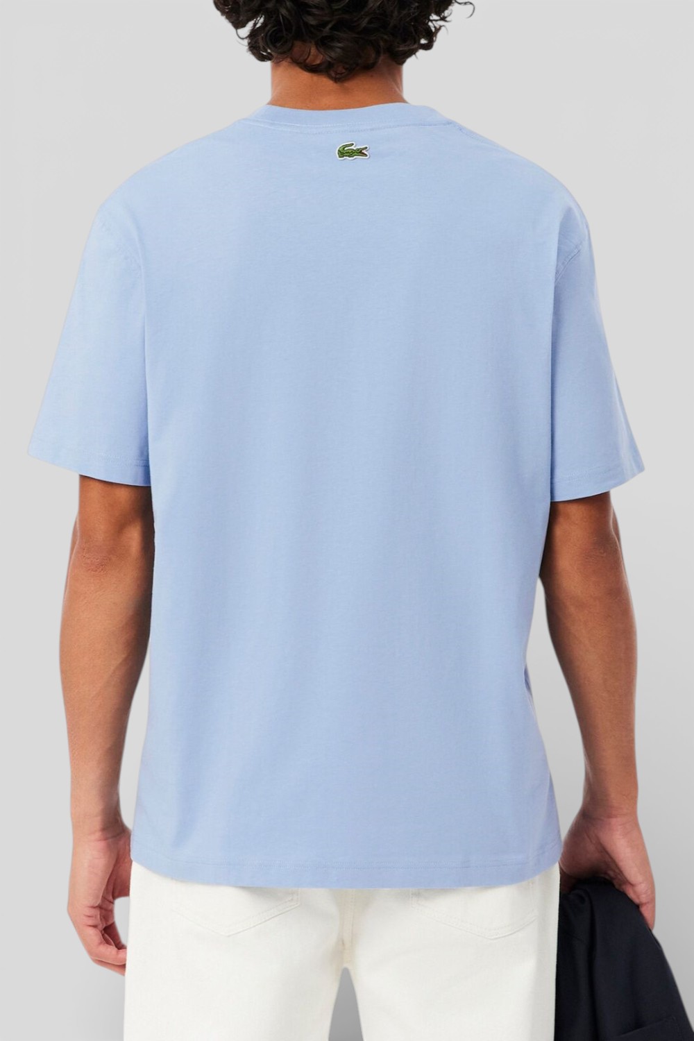 תמונת דוגמן אחורית של חולצת טי