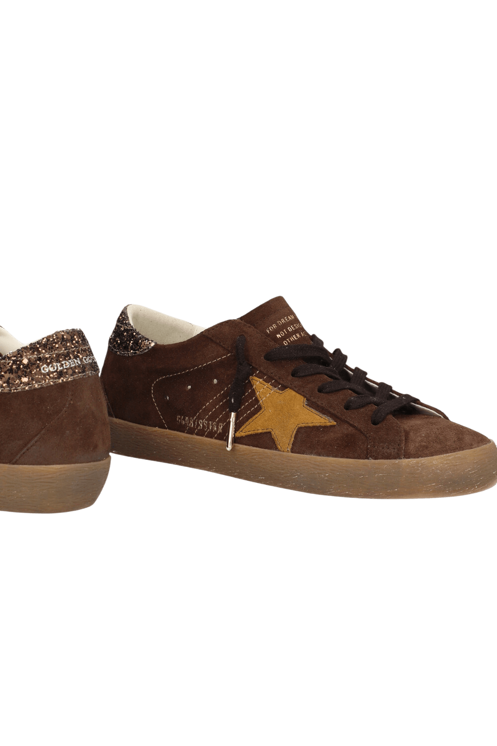 תמונת תקריב של נעלי סניקרס סופר סטאר