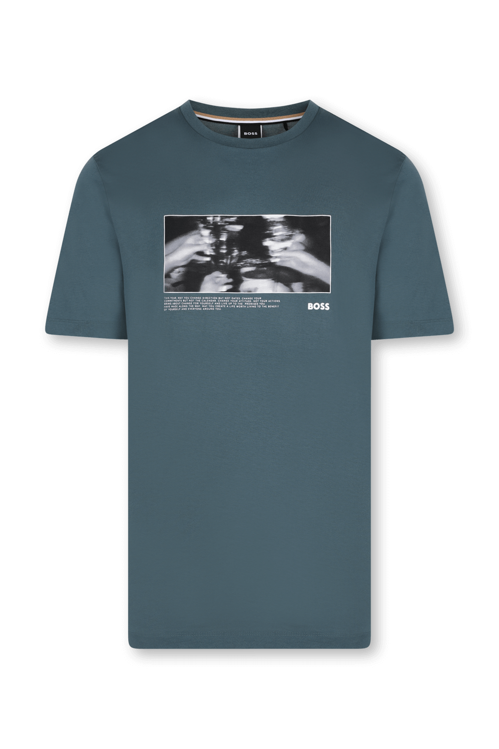 תמונה קידמית של חולצת טי גרפית