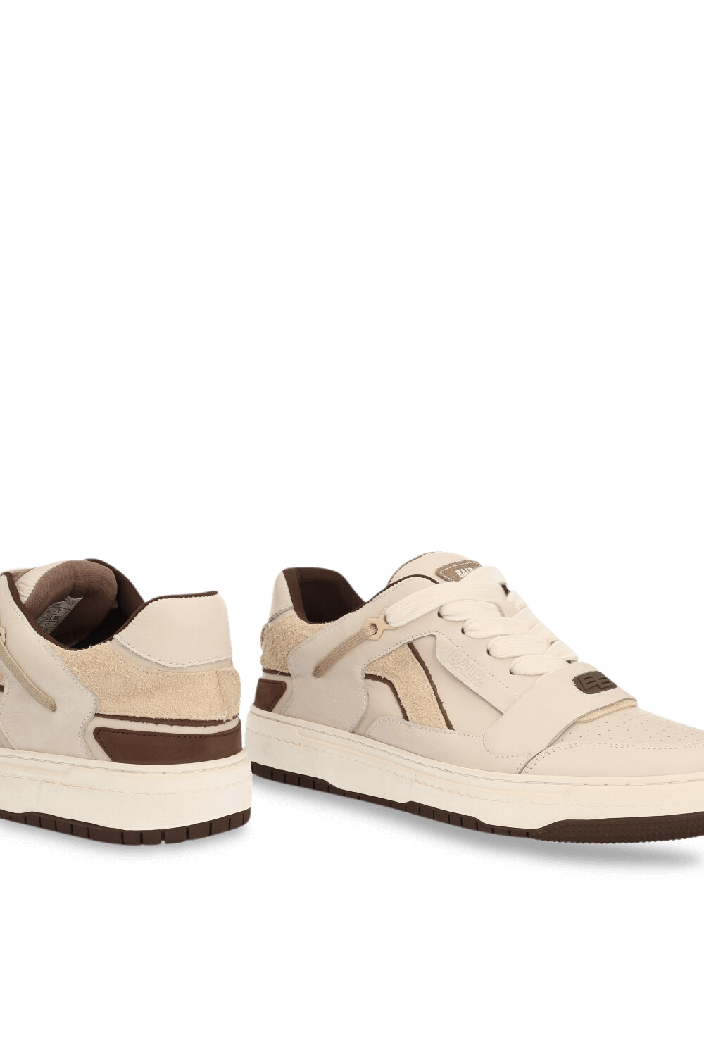 תמונת תקריב של נעלי סניקרס