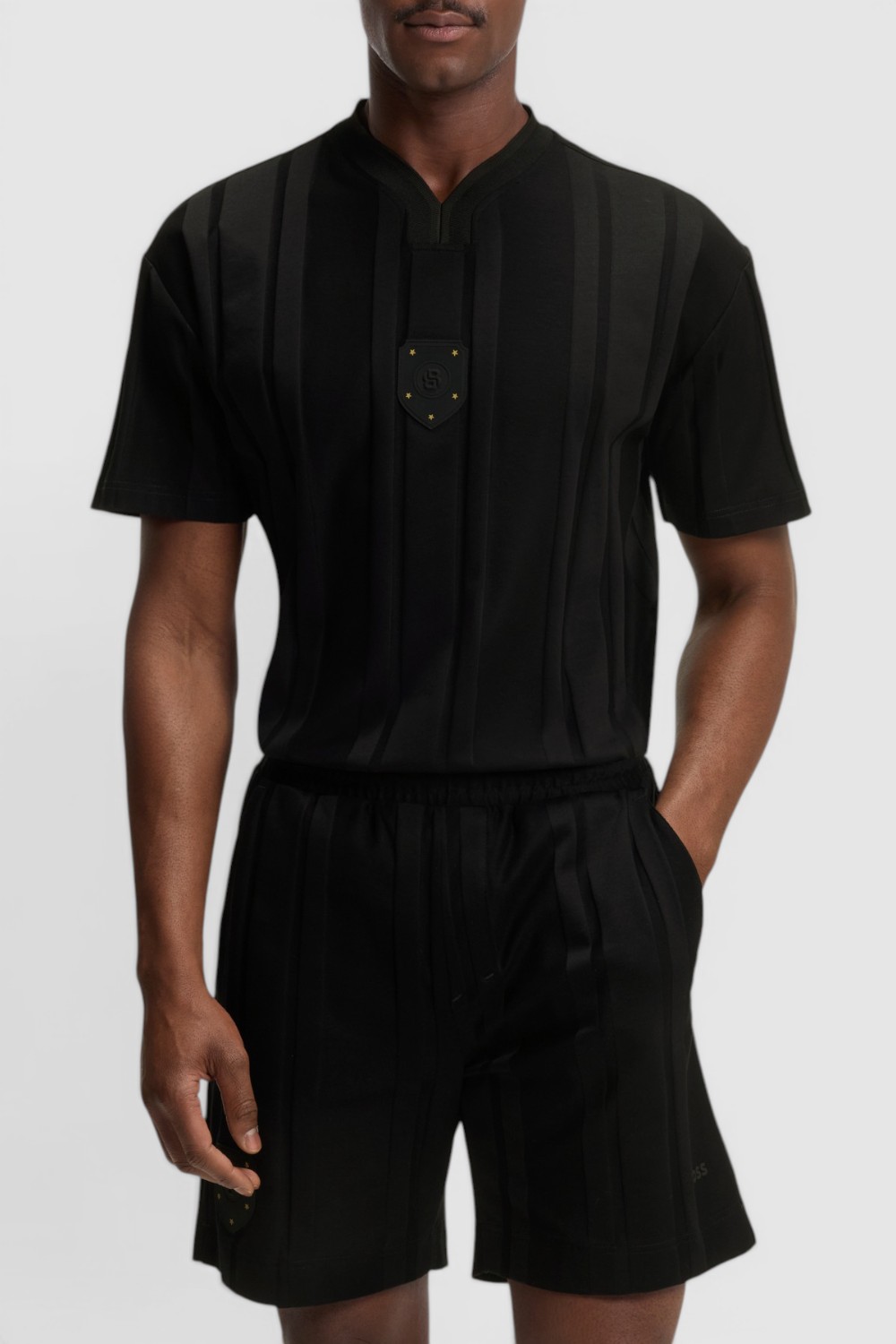 תמונת דוגמן קידמית של חולצת טי בגזרה משוחררת