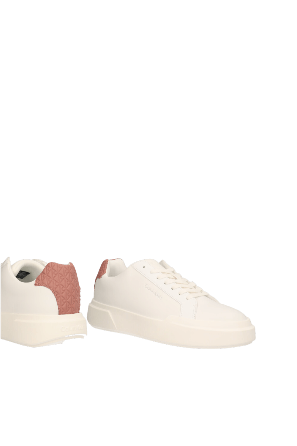 תמונת פנים של נעלי סניקרס