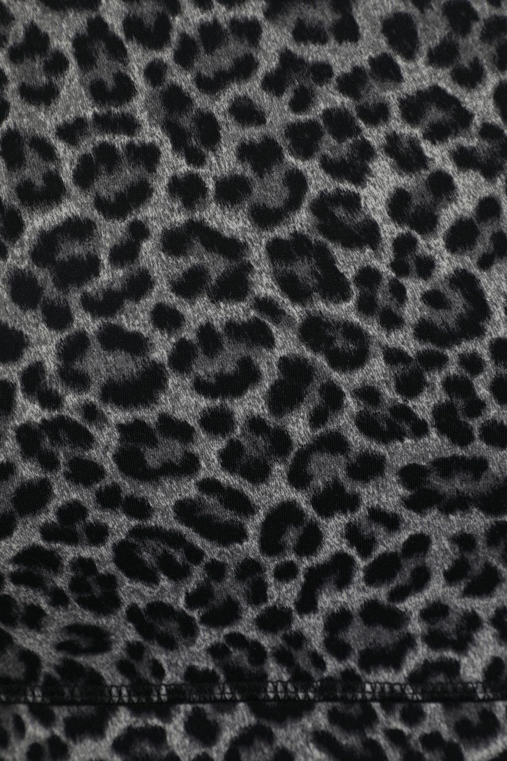 חזיית ספורט עם הדפס חברבורות בגווני אפור ושחור image number null MICHAEL KORS