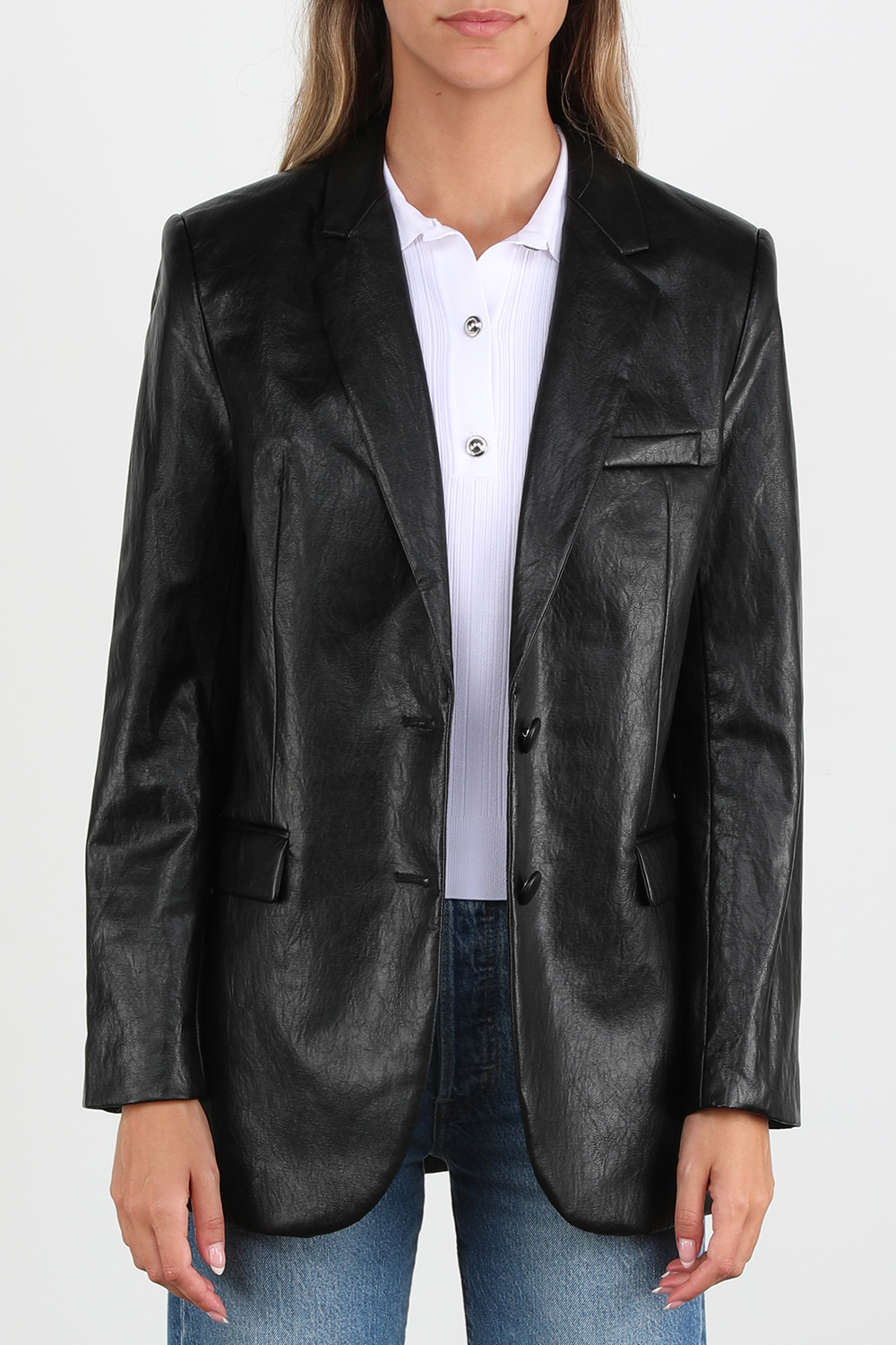 תמונת דוגמן קידמית של בלייזר מחויט מעור