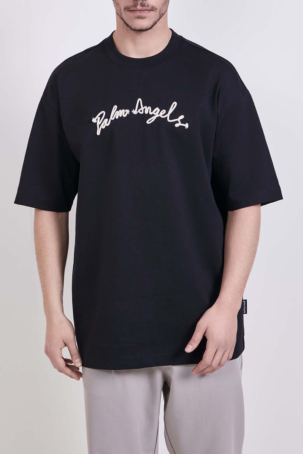 תמונת דוגמן קידמית של חולצת טי אוברסייז