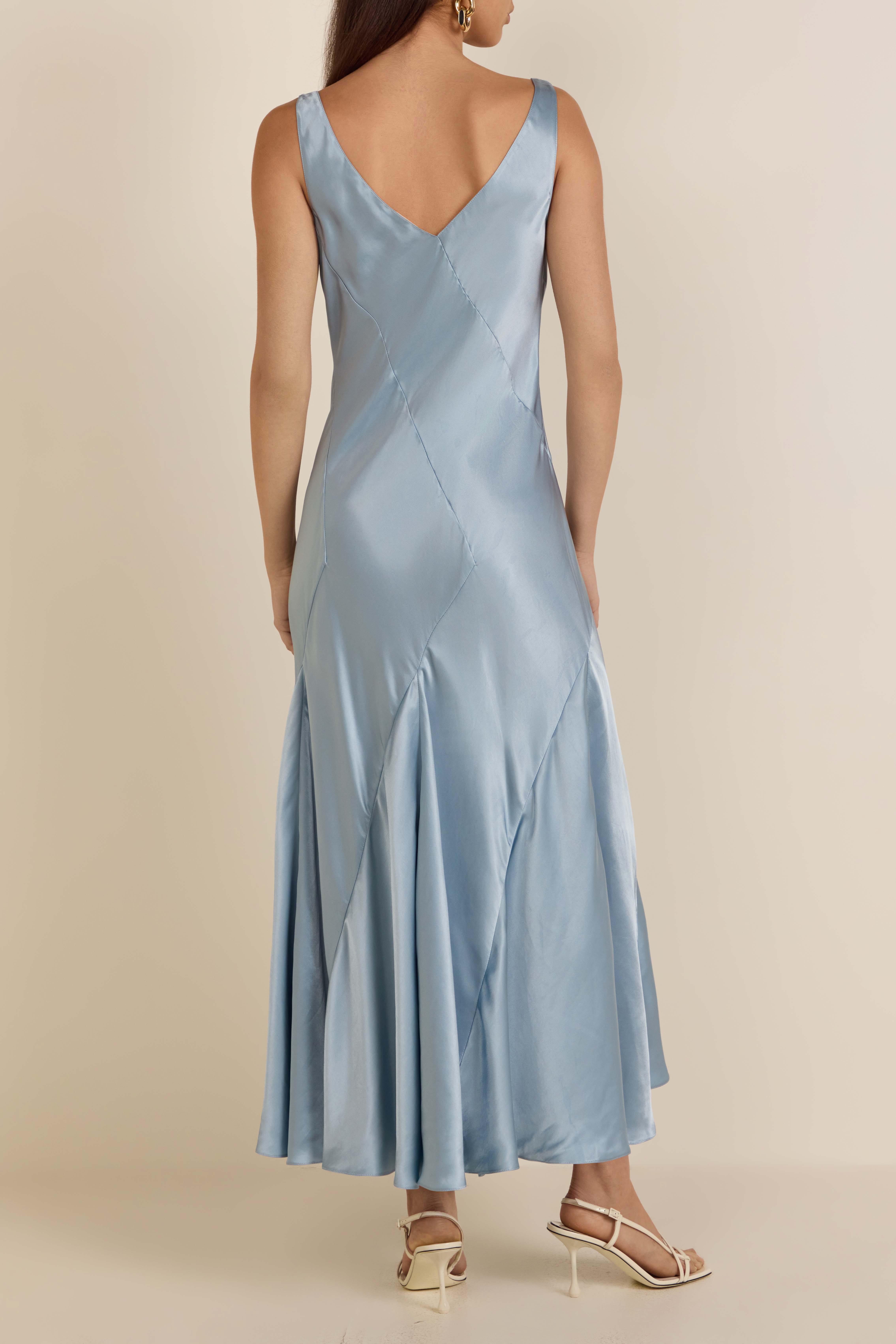 תמונת דוגמן אחורית של שמלת מקסי