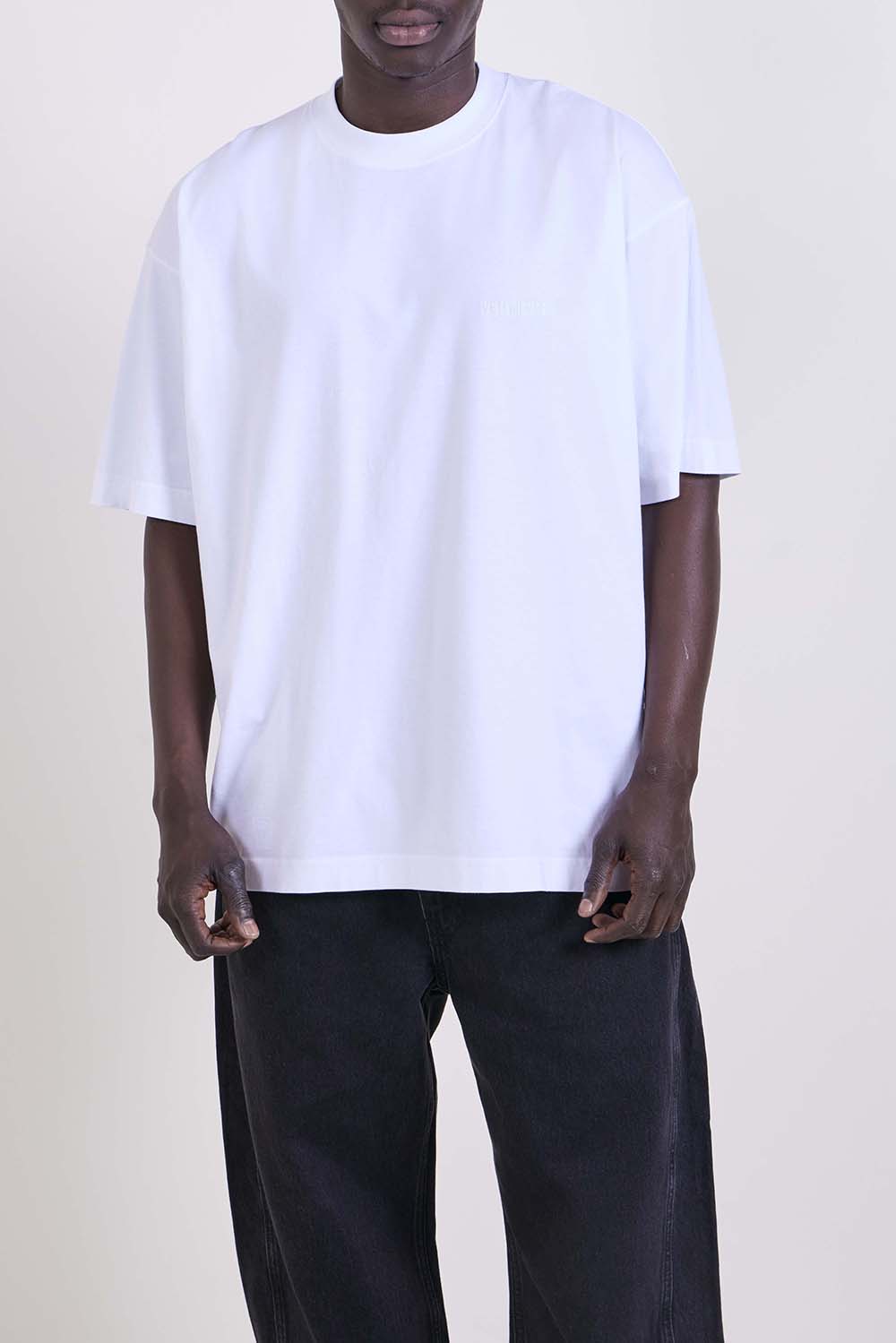 תמונת דוגמן קידמית של חולצת טי