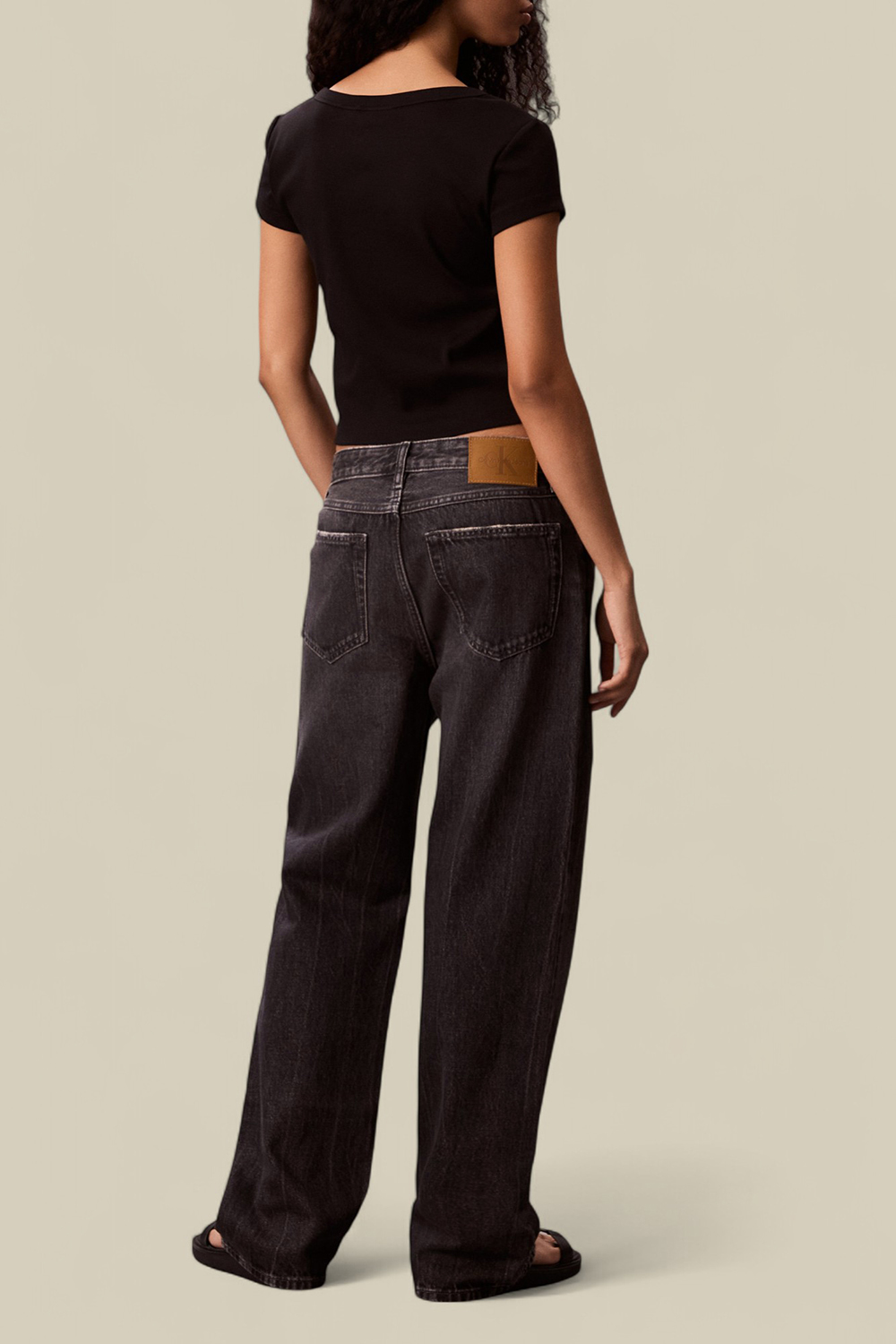 תמונת דוגמן אחורית של חולצת בייבי טי ריב