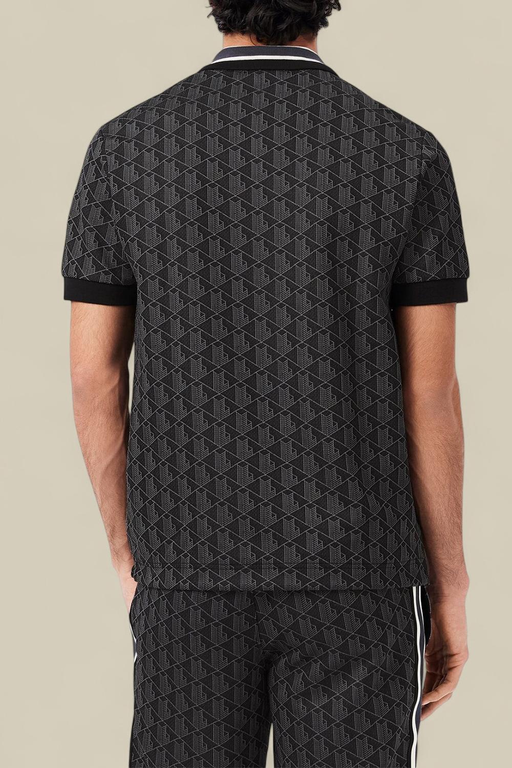 תמונת דוגמן אחורית של חולצת פולו