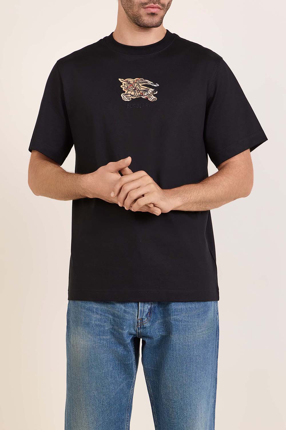 תמונת דוגמן קידמית של חולצת טי סלים פיט