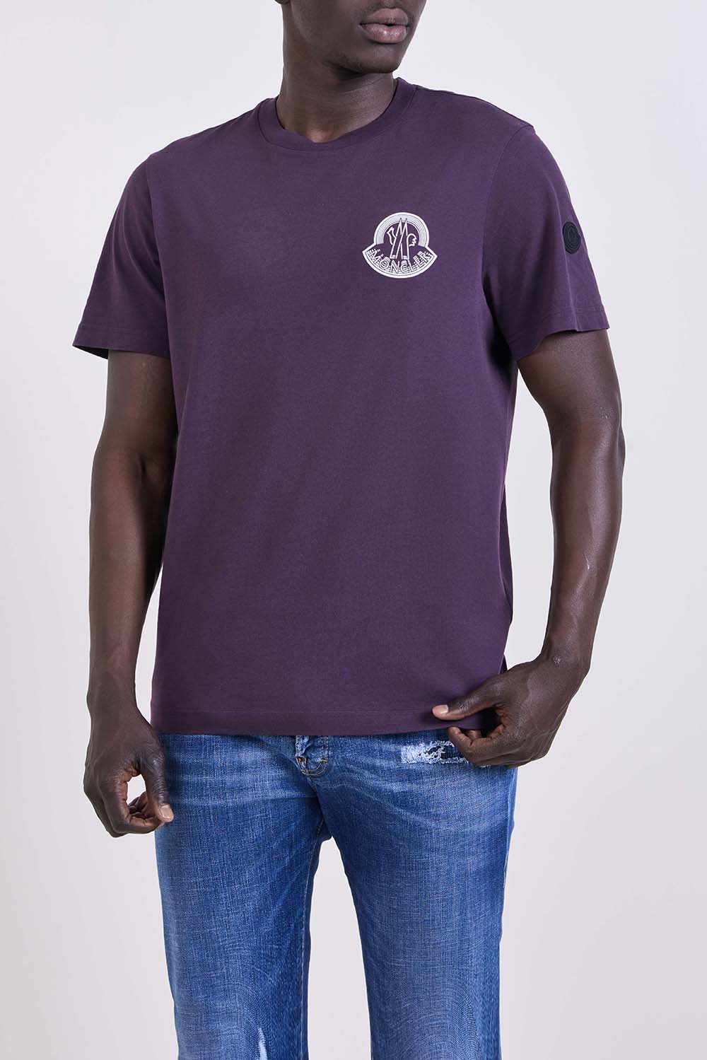 תמונת דוגמן קידמית של חולצת טי