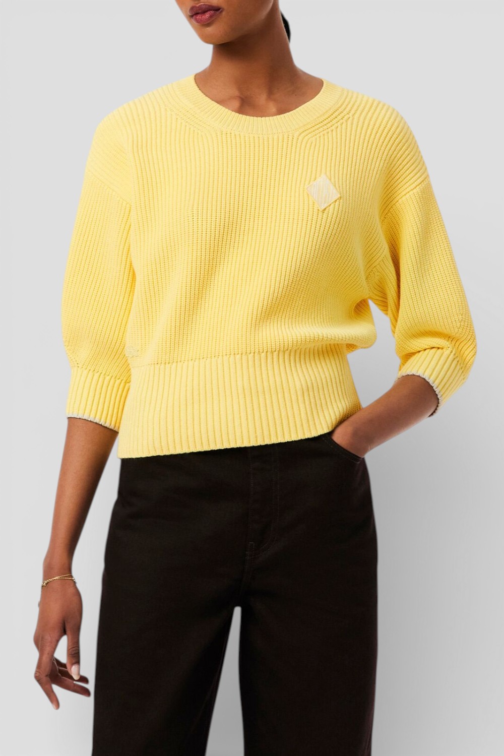 תמונת דוגמן קידמית של סריג בגזרה משוחררת