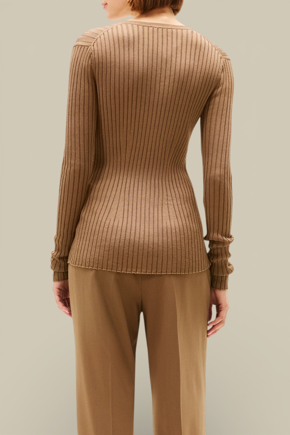 תמונת דוגמן אחורית של קרדיגן ויסקוזה