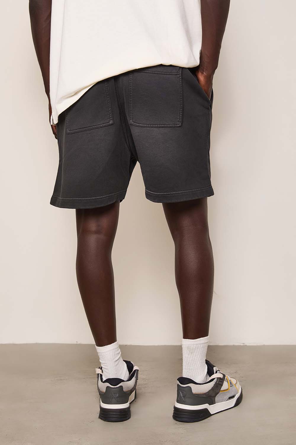 תמונת תקריב דוגמן של מכנסיים קצרים