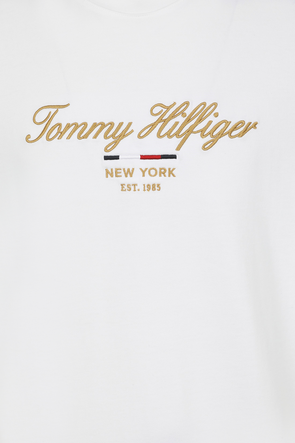 תמונה אחורית של חולצת טי עם רקמה