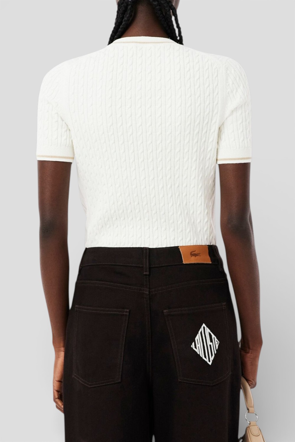 תמונת דוגמן אחורית של חולצת טי סריג