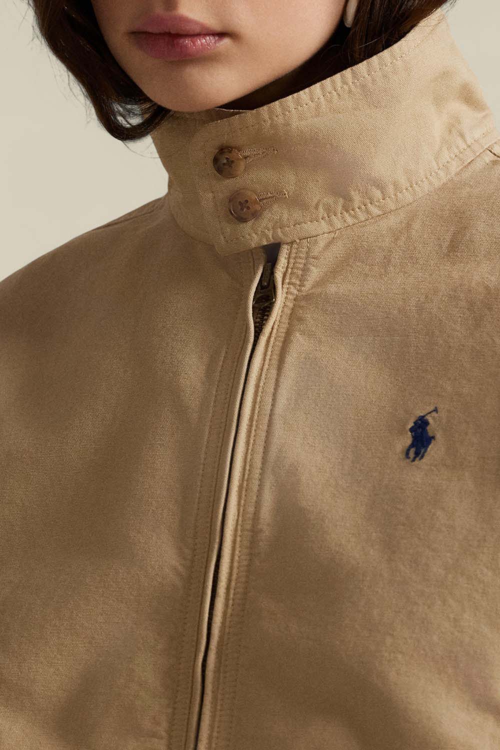 תמונת תקריב דוגמן של ז'קט מכותנה