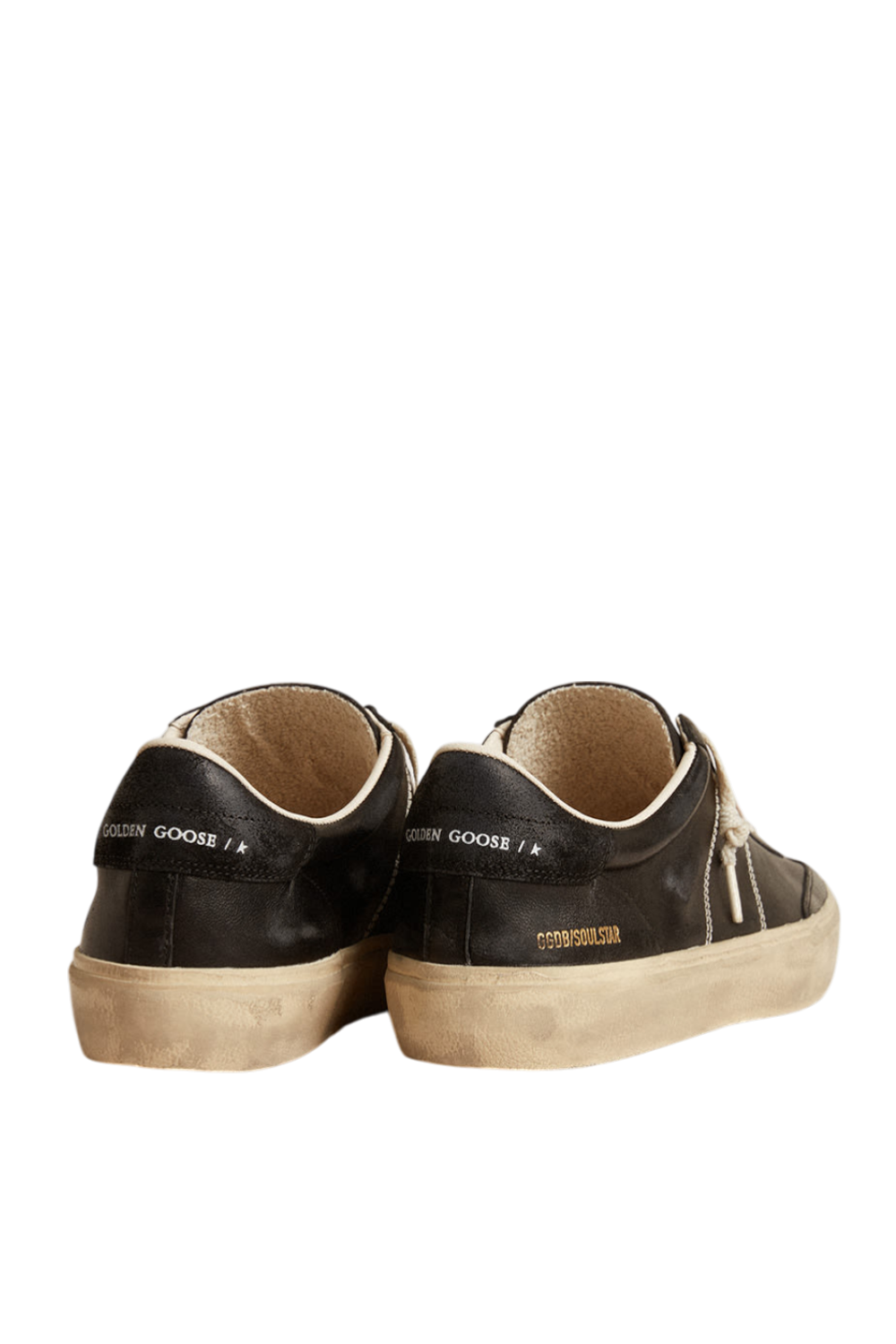 תמונה אחורית של נעלי סניקרס