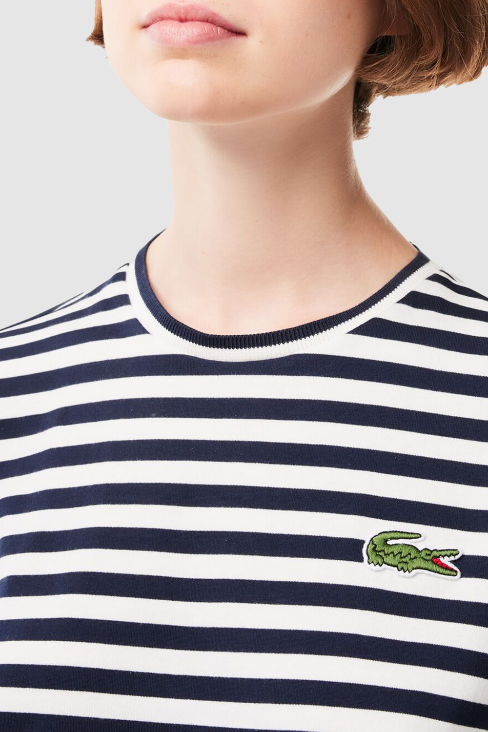 תמונת תקריב דוגמן של חולצת טי