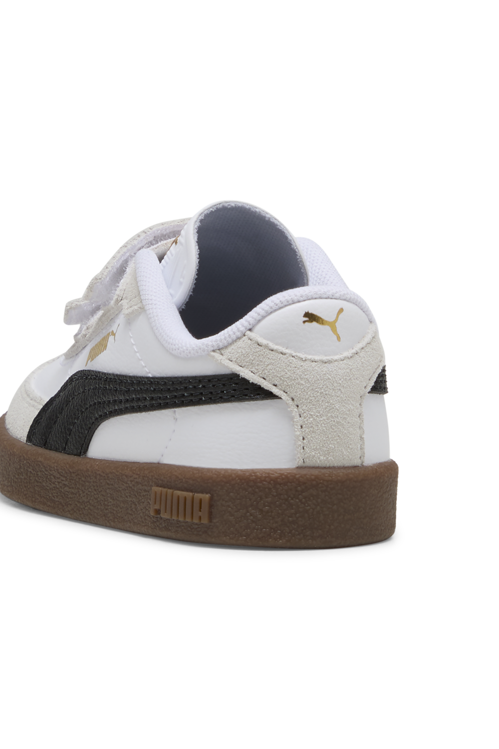 תמונת תקריב של נעלי סניקרס