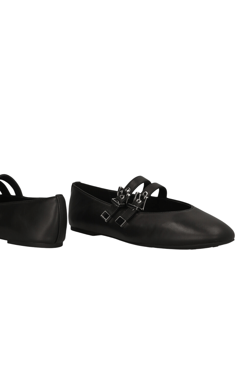 תמונת תקריב של נעלי בובה