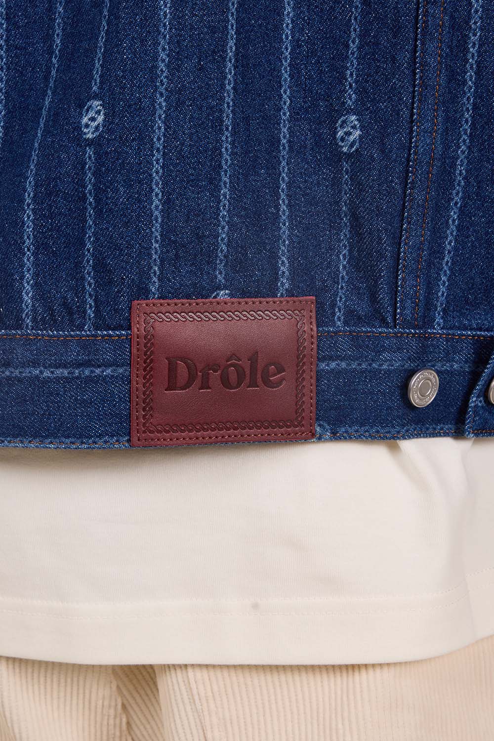 תמונת דוגמן אחורית של ז'קט ג'ינס