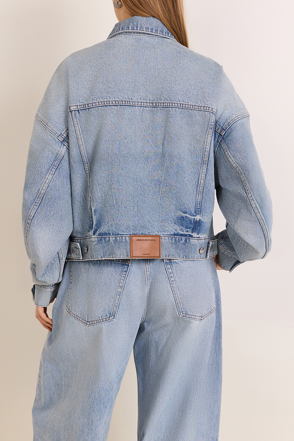 תמונת דוגמן אחורית של ז'קט ג'ינס