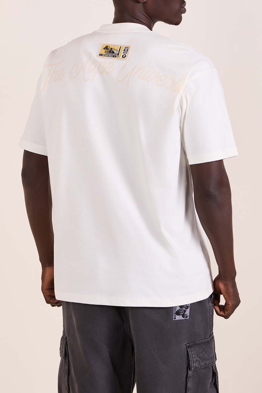 תמונת דוגמן אחורית של חולצת טי