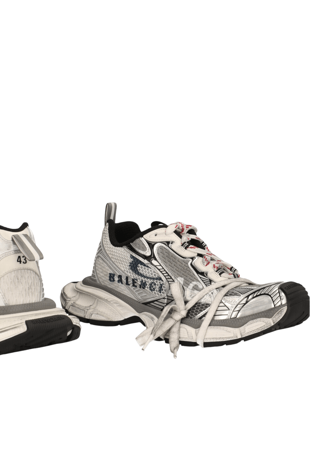 תמונת תקריב של נעלי סניקרס 3 אקסל ספליט לוגו