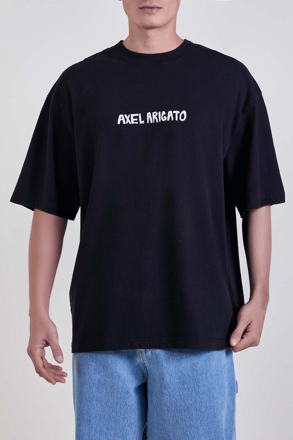 תמונת דוגמן קידמית של חולצת טי אוברסייז