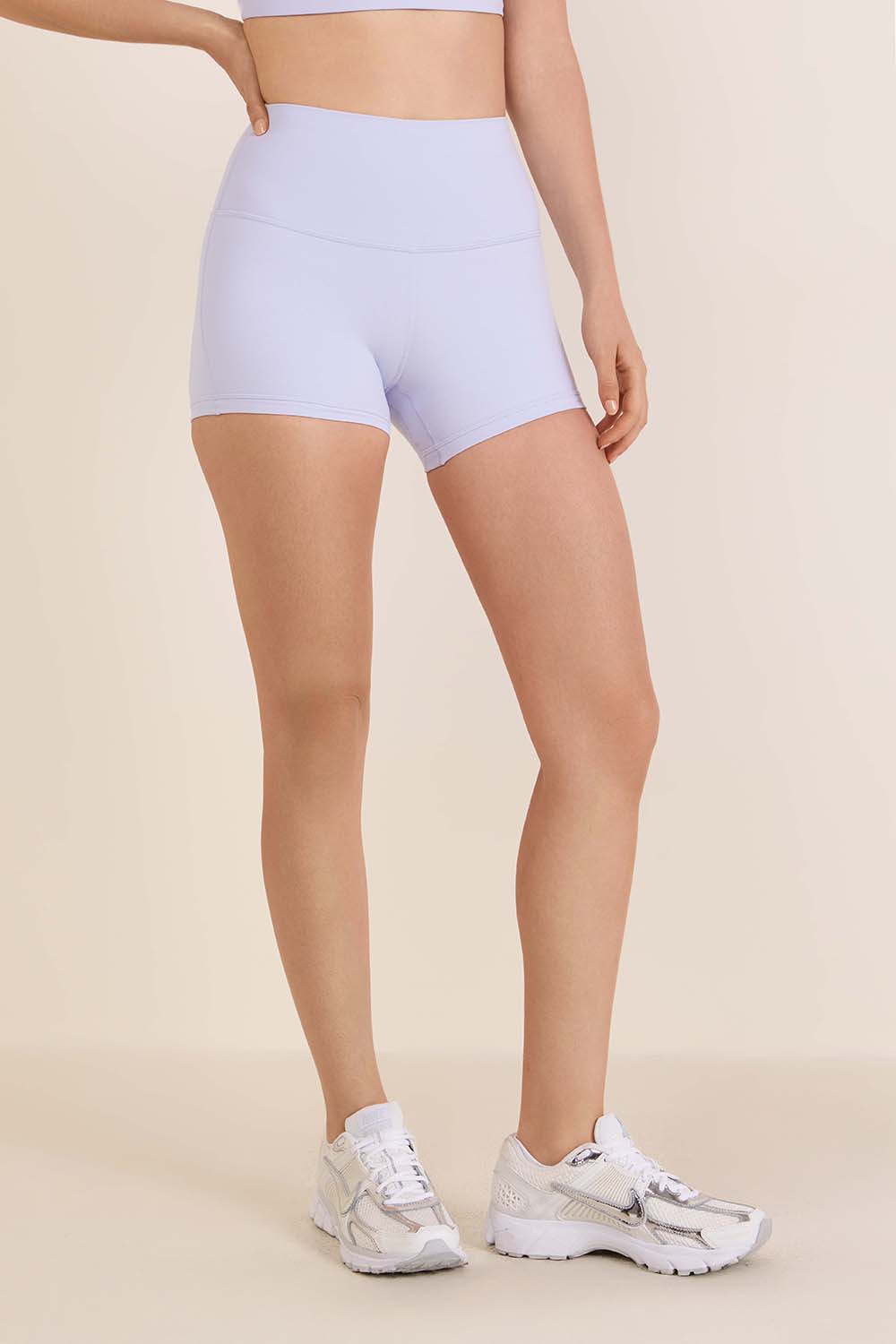 תמונת דוגמן קידמית של Align&trade; High-Rise Short 4