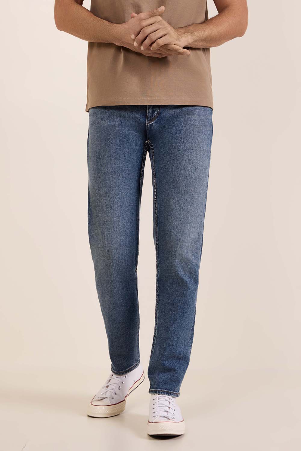 תמונת דוגמן קידמית של מכנסי ג'ינס סלים פיט