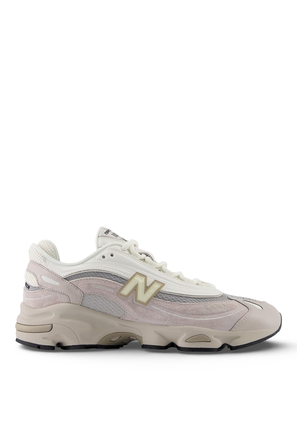 תמונה קידמית של נעלי סניקרס 1000