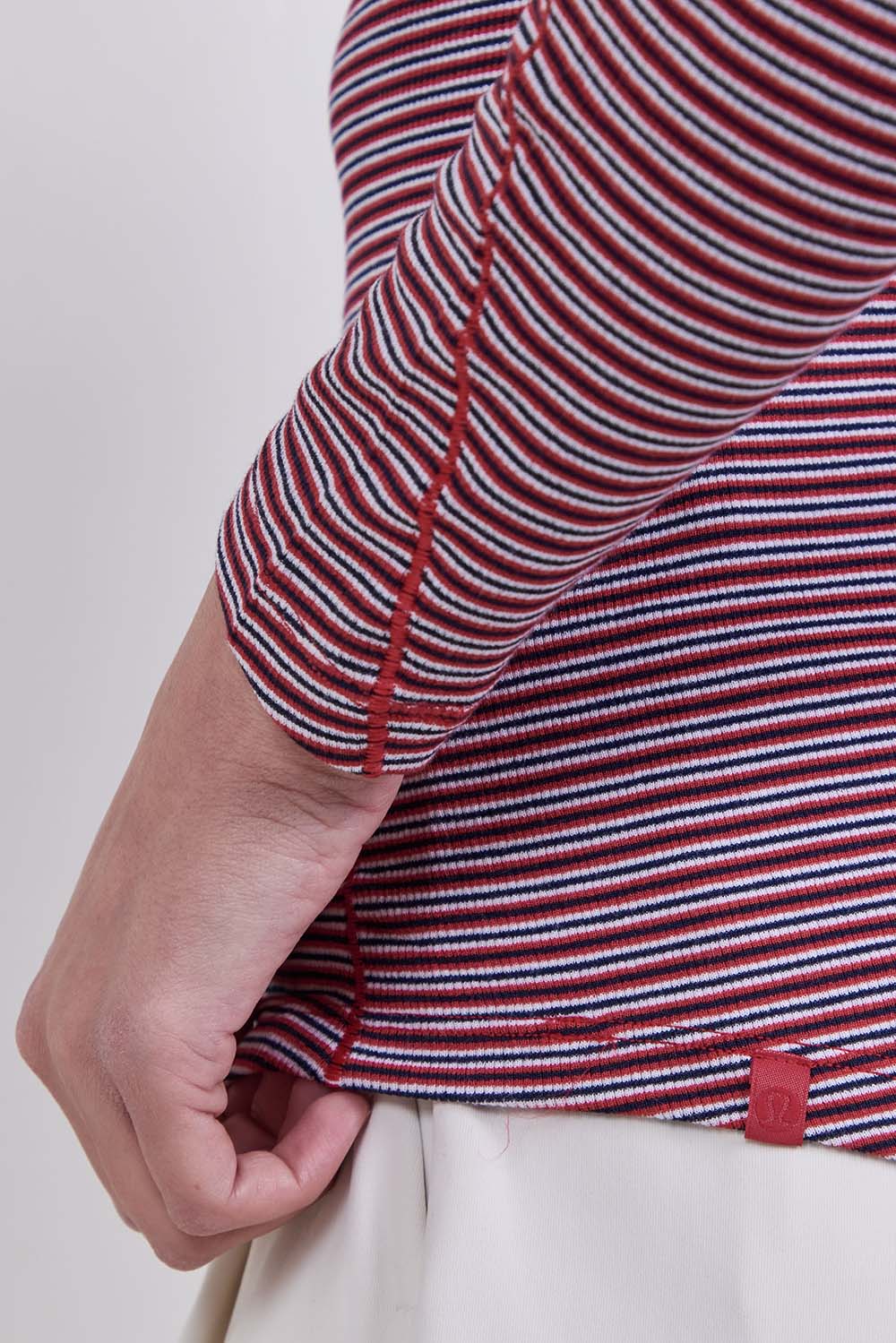 תמונת תקריב דוגמן של Hold Tight Long-Sleeve Shirt