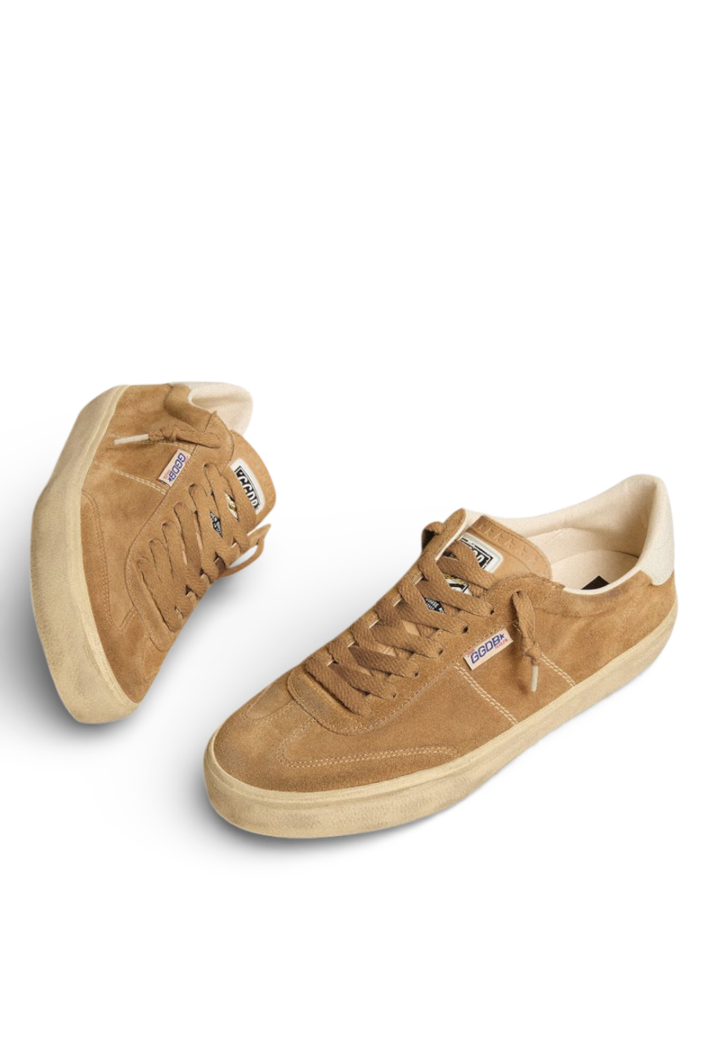 תמונה אחורית של נעלי סניקרס